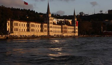 Birçok kişi hala bilmiyor! Duyanları tir tir titreten kesik başlı yarbay yine gündemde