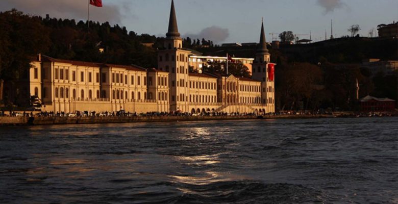 Birçok kişi hala bilmiyor! Duyanları tir tir titreten kesik başlı yarbay yine gündemde