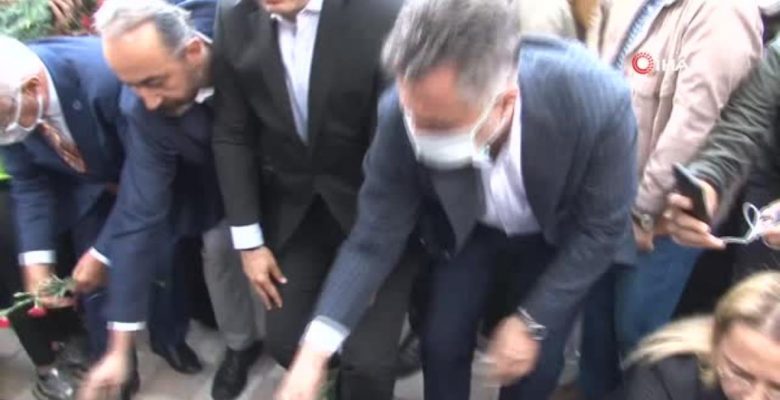 İzmir zelzelesinin yıldönümünde hürmet yürüyüşü