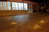 Kafeye ateş açan saldırganı bekçiler etkisiz hale getirdi