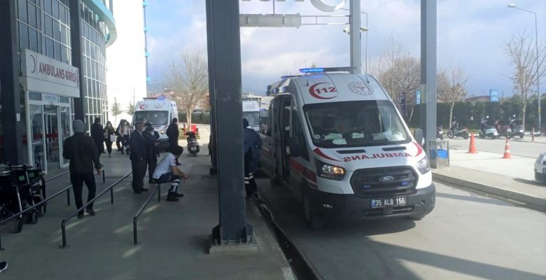 Köy meydanında bıçaklı arbede: 2 yaralı
