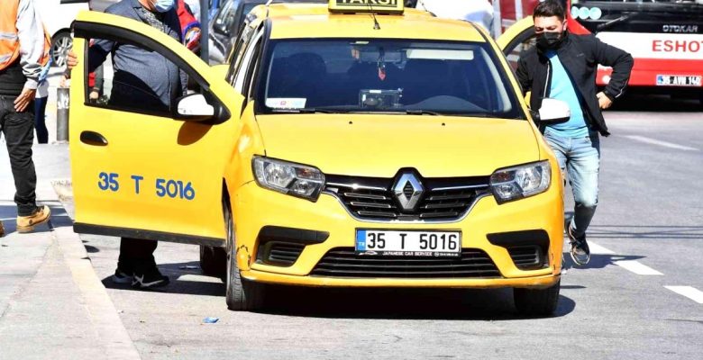 Sivil zabıta grupları yolcu üzere bindikleri taksileri denetledi