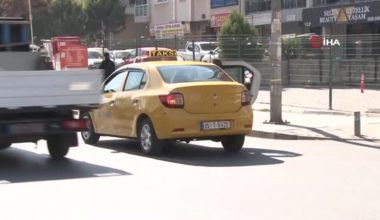 Sivil zabıta grupları yolcu üzere bindikleri taksileri denetledi