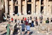 Tarih turizminin gözdesi Efes’te pandeminin izleri siliniyor