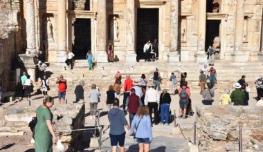 Tarih turizminin gözdesi Efes’te pandeminin izleri siliniyor