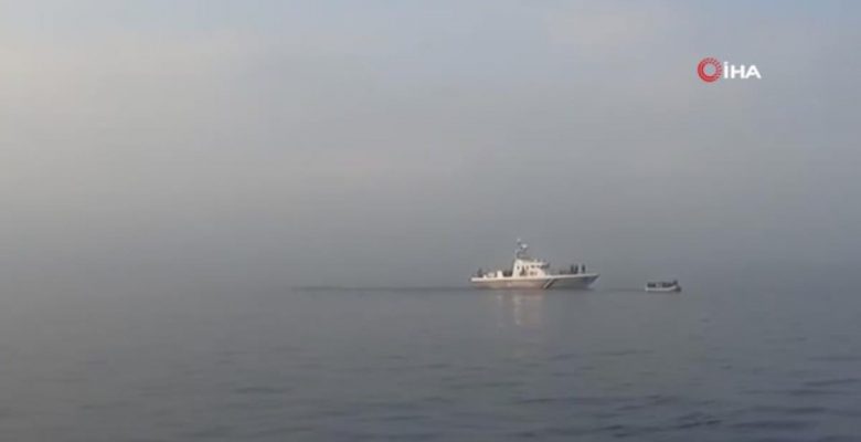 32 sistemsiz göçmen Türk Kıyı Güvenlik Botları tarafından kurtarıldı