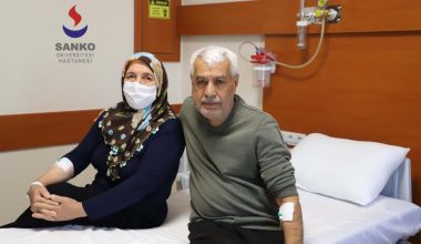 47 yıllık hayat arkadaşına böbreğini verdi