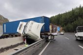 5 aracın karıştığı zincirleme kazada 2 kişi yaralandı