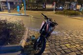 ALKOLLLÜ ŞOFÖR, UYGULAMADAN KAÇARKEN MOTOSİKLETLE POLİSE ÇARPTI