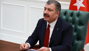 Asistan tabiplerin 36 saat çalıştığını söyleyen Bakan Koca, vakit kaybetmeden talimatı verdi