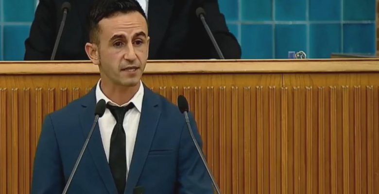Atanamayan öğretmen UYGUN Parti kümesinde konuştu: Türk Lisanı ve Edebiyatı mezunuyum, markette çalışıyorum