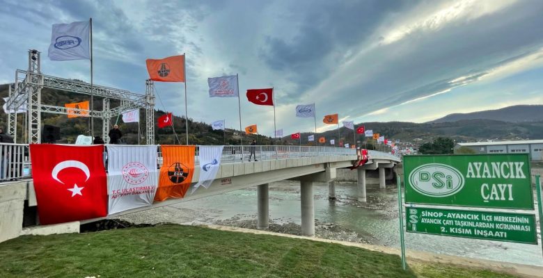 Ayancık ilçesinde sel felaketinde yıkılan Terminal Köprüsü hizmete açıldı
