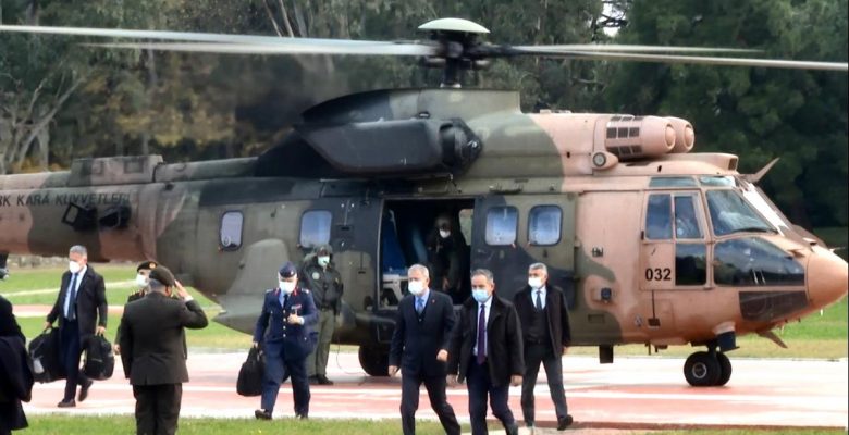 Bakan Akar, beraberindeki TSK komuta kademesi ile Ege Ordusu’nda