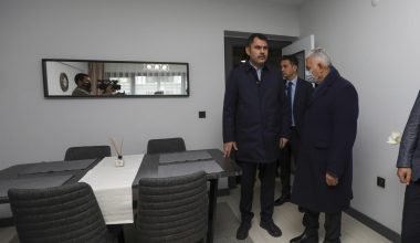 Bakan Kurum, İzmir’de depremzedeler için yapılan konutları inceledi Açıklaması