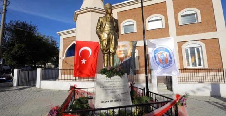 Belediye Lideri Sengel, Çamlık’a verdiği heykel kelamını tuttu