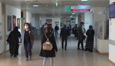 Bilim Konseyi Üyesi Şener’den “Omicron” varyantına karşı inaktif aşı açıklaması