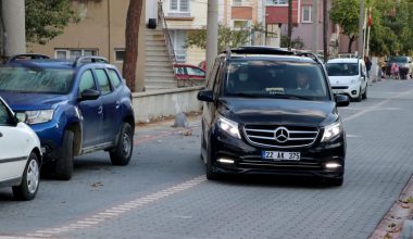 Çok hoş hareketler bunlar! Belediye lideri, makam aracını öğrencilerin buyruğuna verdi