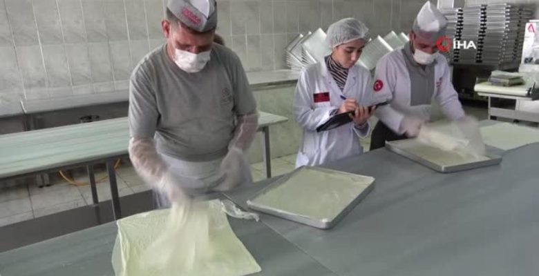 Dünyaya yayılan lezzetler üretim bandından işçi şahsî bakımına kadar denetleniyor