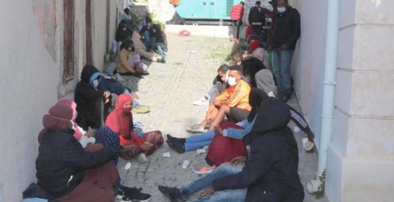 Foça açıklarında 52 sistemsiz göçmen kurtarıldı