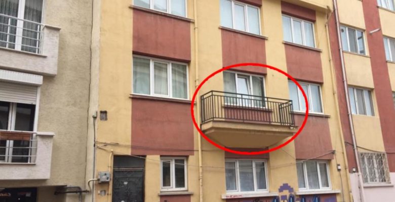 Görenler şaşkınlığını gizleyemiyor! Balkonu yapıp kapıyı unuttular