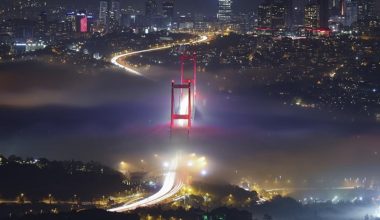 İstanbul’a çöken sis kartpostallık imajlar ortaya çıkardı