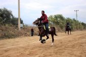 İzmir’de klâsik rahvan at yarışları yapıldı