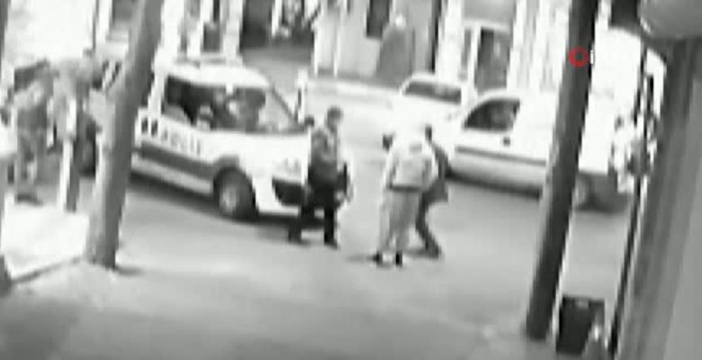 İzmir’de polisin sırtından bıçaklandığı an kamerada