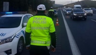 İzmir’de trafik kurallarına uymayan 18 bin 261 şoföre ceza