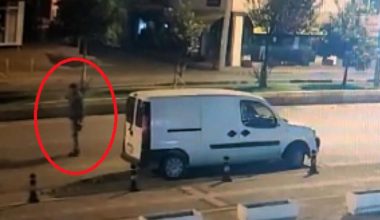 Müthiş kaza kamerada! Arabanın çarptığı adamın bacağı koptu