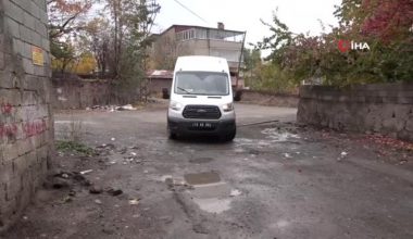 Sıhhat çalışanları kapı kapı dolaşarak aşı çalışmalarını sürdürüyor