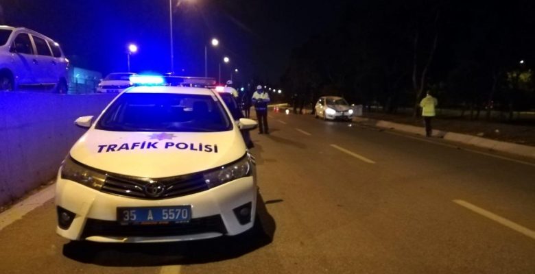Son dakika haber! İzmir’de arabayla motosiklet çarpıştı: 1 meyyit