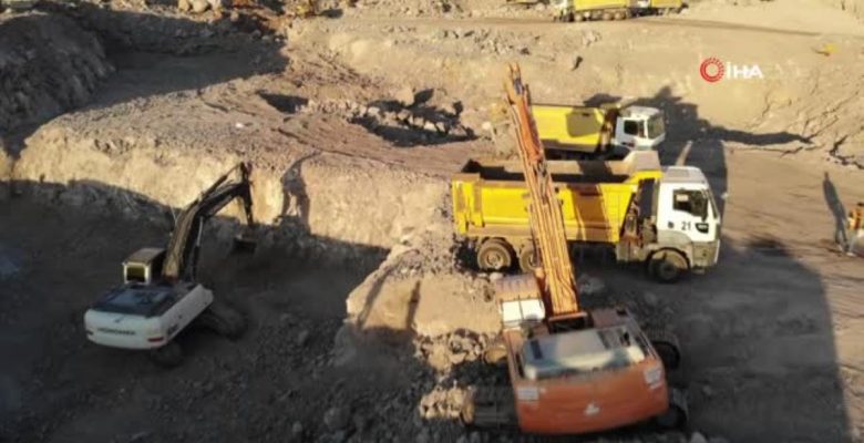 Son dakika haberleri… Şanlıurfa Kent Hastanesi inşaatı büyüyor: 75 iş makinesi, yüzlerce kamyon ve personel ile çalışmalar devam ediyor