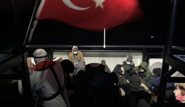 Türk kara sularına geri itilen 274 sistemsiz göçmen kurtarıldı