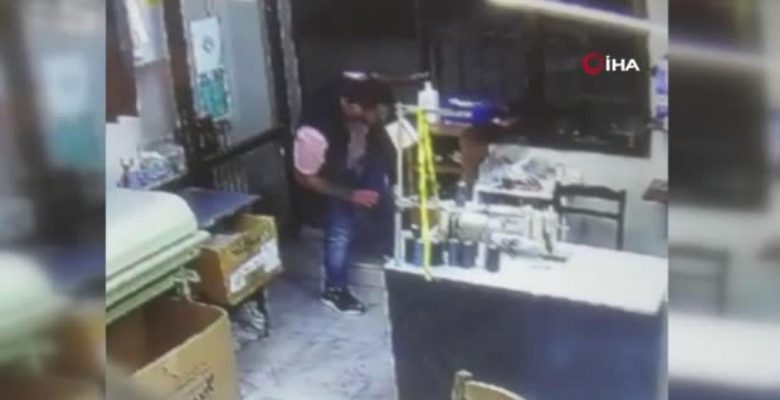 Yaşlı terzinin çantasını çalan hırsız kamerada
