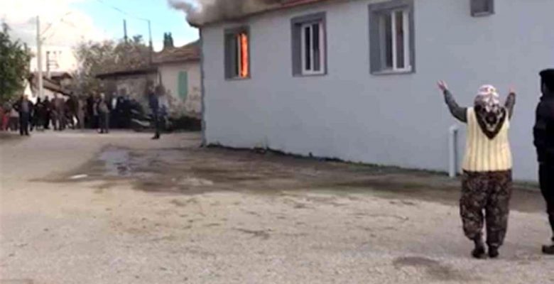 Bayındır’da müstakil konut alevlere teslim oldu