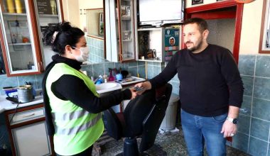 Bayraklı Belediyesinden berberlere can suyu