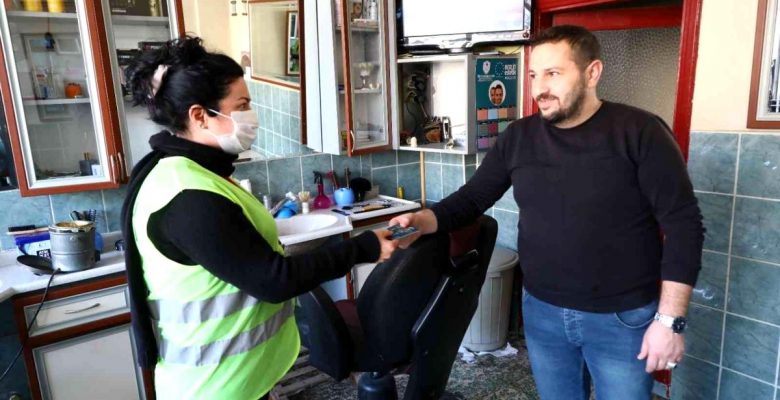 Bayraklı Belediyesinden berberlere can suyu