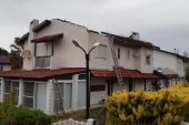 Çeşme’de hortum paniği: Meskenlerin çatılarında hasar oluştu
