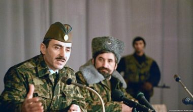 Cevher Dudayev kimdir? Cevher Dudayev askeri ve siyasi mesleği..