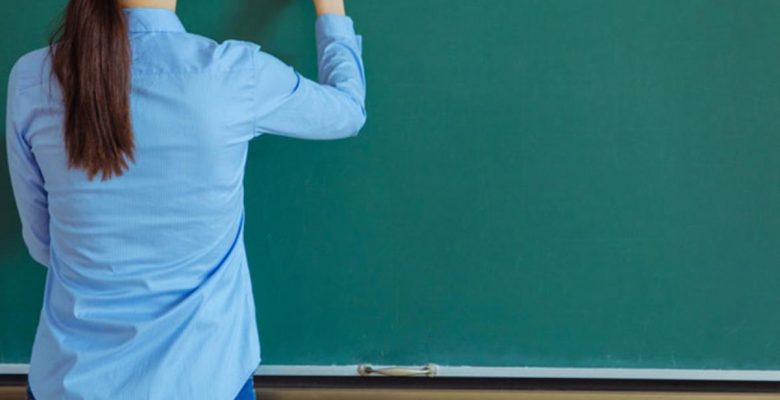 Derse geç kalan öğrencisini her gün cetvelle döven öğretmen, gerçeği öğrenince yıkıldı! Ağlatan kıssa tekrar gündemde