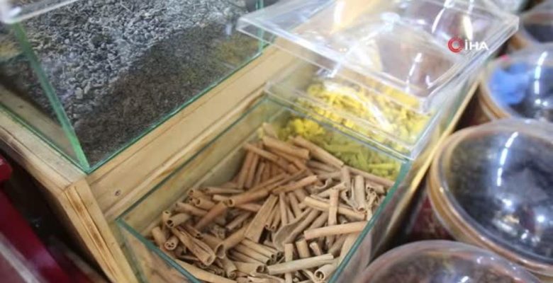Gümüşhane’de havaların soğumasıyla aktarlara ilgi arttı