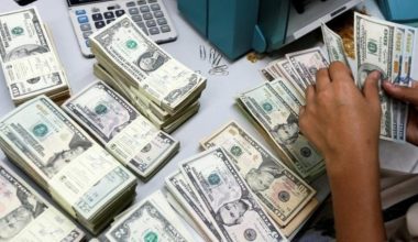 Güne yükselişle başlayan dolar 13.40 düzeyini gördü