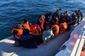 İzmir açıklarında 80 sistemsiz göçmen kurtarıldı