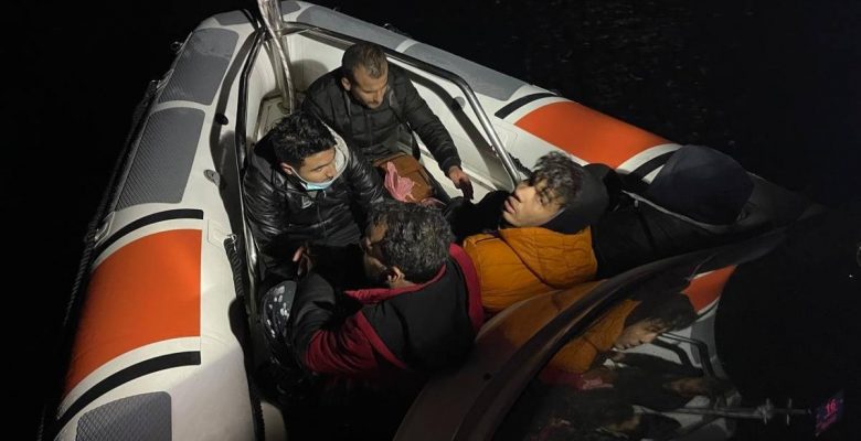 İzmir açıklarında sistemsiz göçmen yoğunluğu