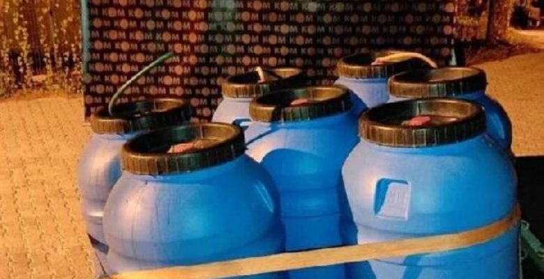 İzmir’de 1 ton geçersiz içki ele geçirildi