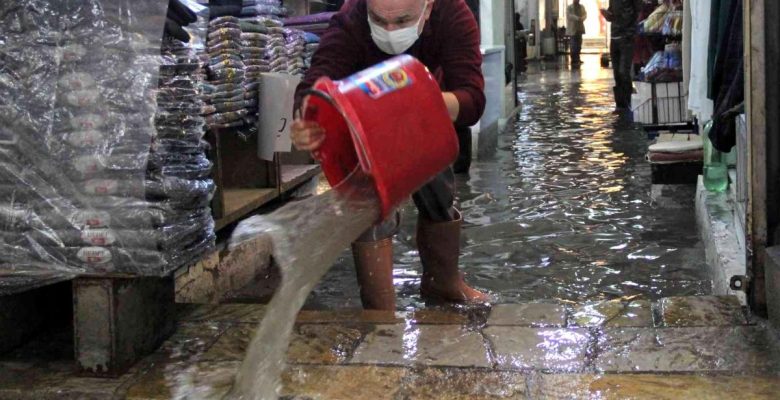 İzmir’de esnafın yağmur suyu sıkıntısı