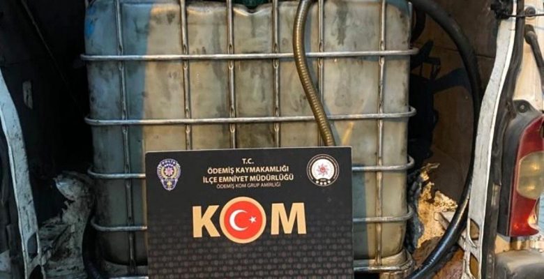 İzmir’de kaçak akaryakıt üretiminde kullanılan 2 ton atık yağ ele geçirildi