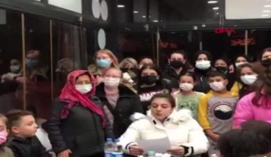 İZMİR’DE VELİLERDEN DARPLA SUÇLANAN ÖĞRETMENLE İLGİLİ AÇIKLAMA İZMİR’DE VELİLERDEN DARPLA SUÇLANAN ÖĞRETMENLE İLGİLİ AÇIKLAMA