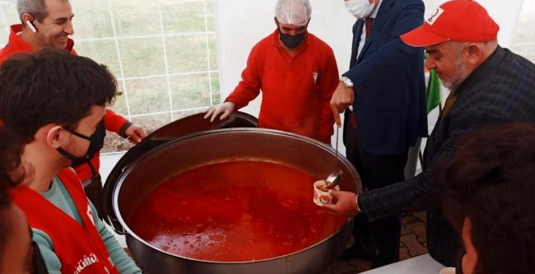 Kaymakam Aksoy, afet bölgesindeki Kızılay çadırını ziyaret etti
