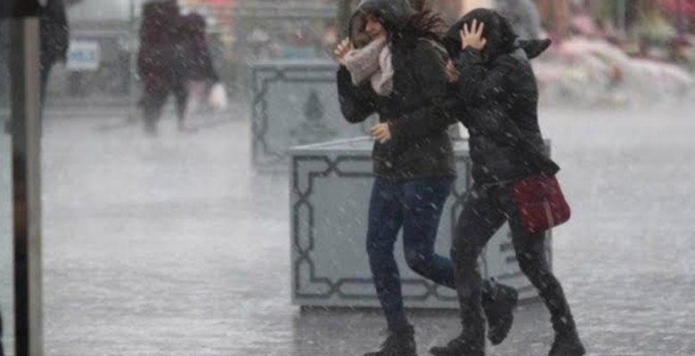 Meteoroloji 10 Aralık tarihli hava raporunu paylaştı! 25 ile sarı ve turuncu kodlu ikaz yapıldı, rüzgarın suratı 100 km’yi bulacak